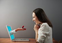 10 sfaturi pe care femeile singure le aplica pe site-urile de intalniri online