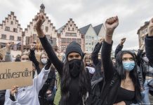 Germania: politia se confrunta cu protestatarii impotriva masurilor antivirus