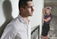 Lucruri pe care femeile le fac si care indeparteaza barbatii