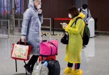Ingeniozitate „Made in China”: de la un costum de astronaut la un costum de urs panda pentru a face fata pandemiei