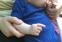 Vaccinarea mamelor in timpul sarcinii protejeaza bebelusii de COVID