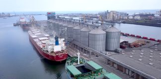 Kievul reia traficul catre porturile sale maritime, in ciuda amenintarilor din partea Rusiei