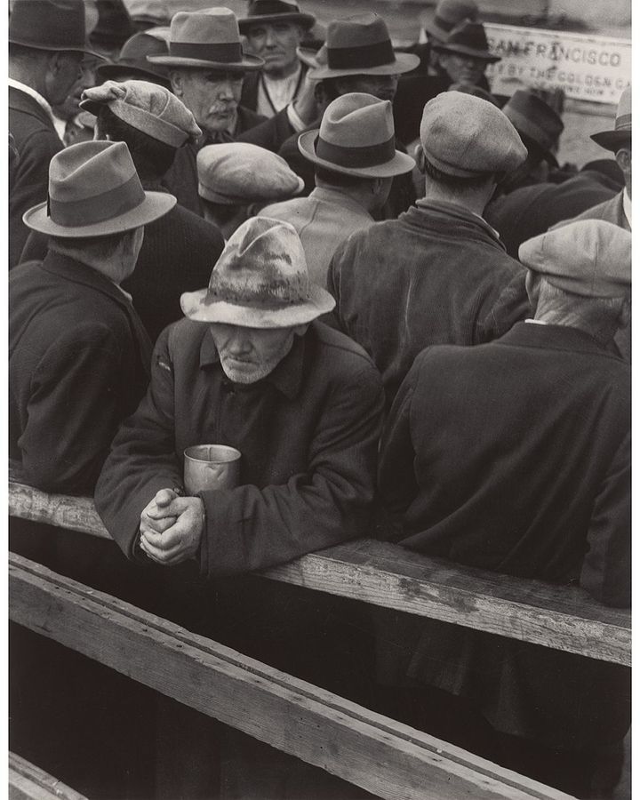 White Angel Breadline, San Francisco, California, 1933 (Credit: Colectia Dorothea Lange)