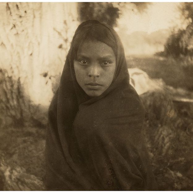 Native American Girl, Taos, New Mexico 1931 (Credit: Colectia Dorothea Lange)