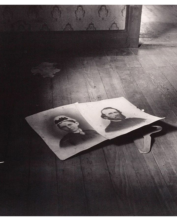 Portret de familie, din Death of a Valley, 1956 (Credit: Colectia Dorothea Lange)