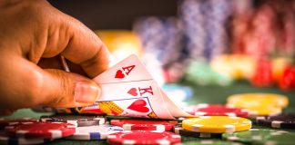 Rechinii cărților din casino vs. Tocilarii statisticilor sportive: Cine are avantajul?